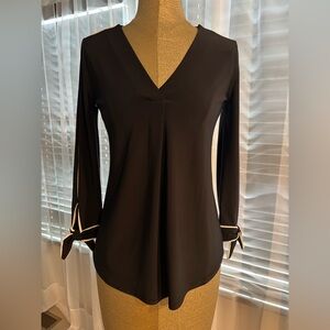 White House Black Market Black With White Detail Knit Top Size XXS, NWT